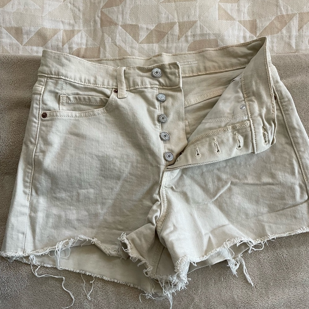 Old Navy Cream Frayed Hem SkyHi A Line Denim Shorts